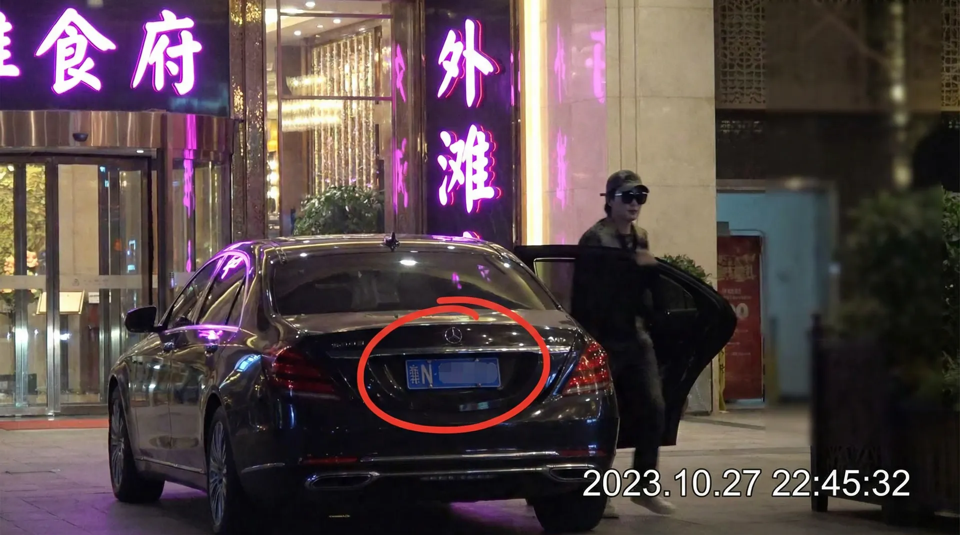 车震社区最新创作与精选视频 - 豪车餐厅外被拍